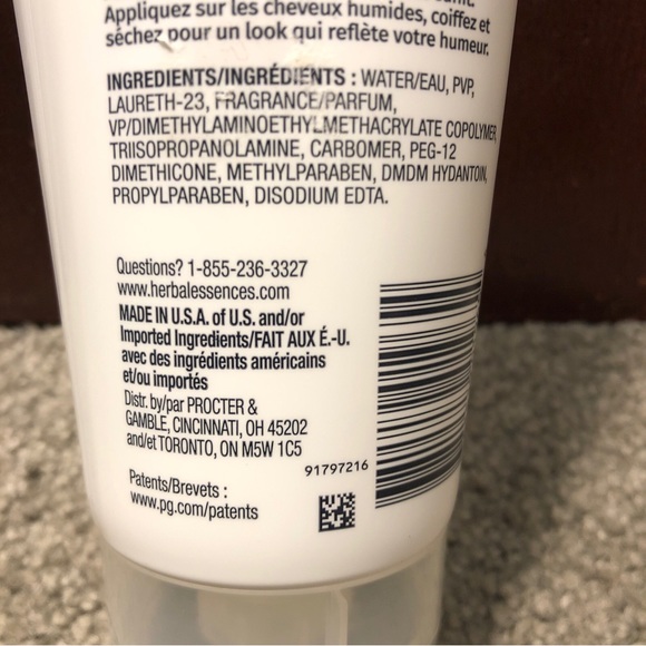 Herbal Essences Totally Twisted Curl Scrunching Gel, Mixed Berry Essentials, 6oz - Picture 3 of 7